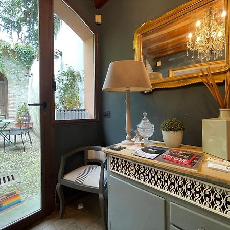 Le Camere Di Bsuites Affittacamere Parma Exteriör bild