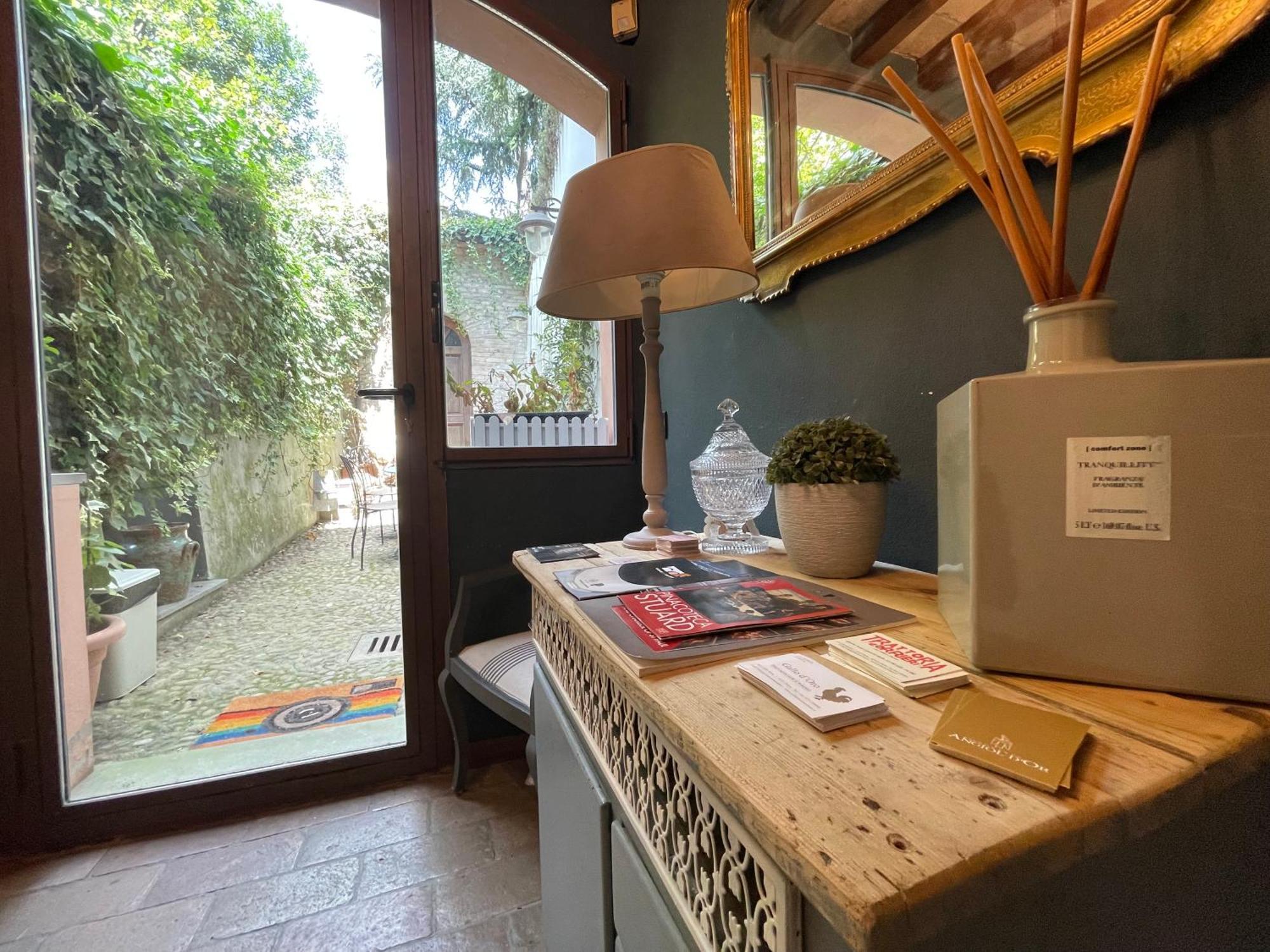 Le Camere Di Bsuites Affittacamere Parma Exteriör bild