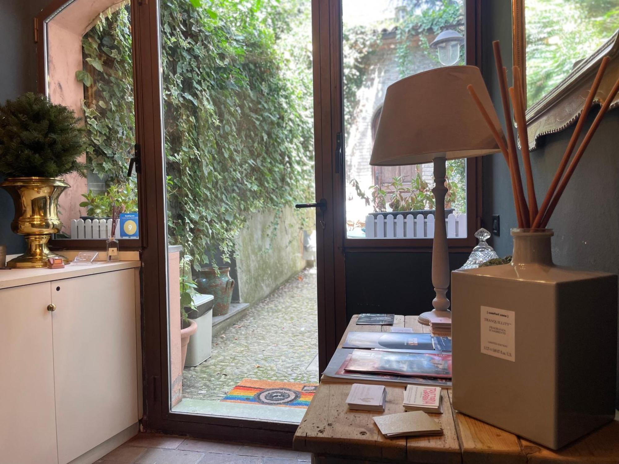 Le Camere Di Bsuites Affittacamere Parma Exteriör bild