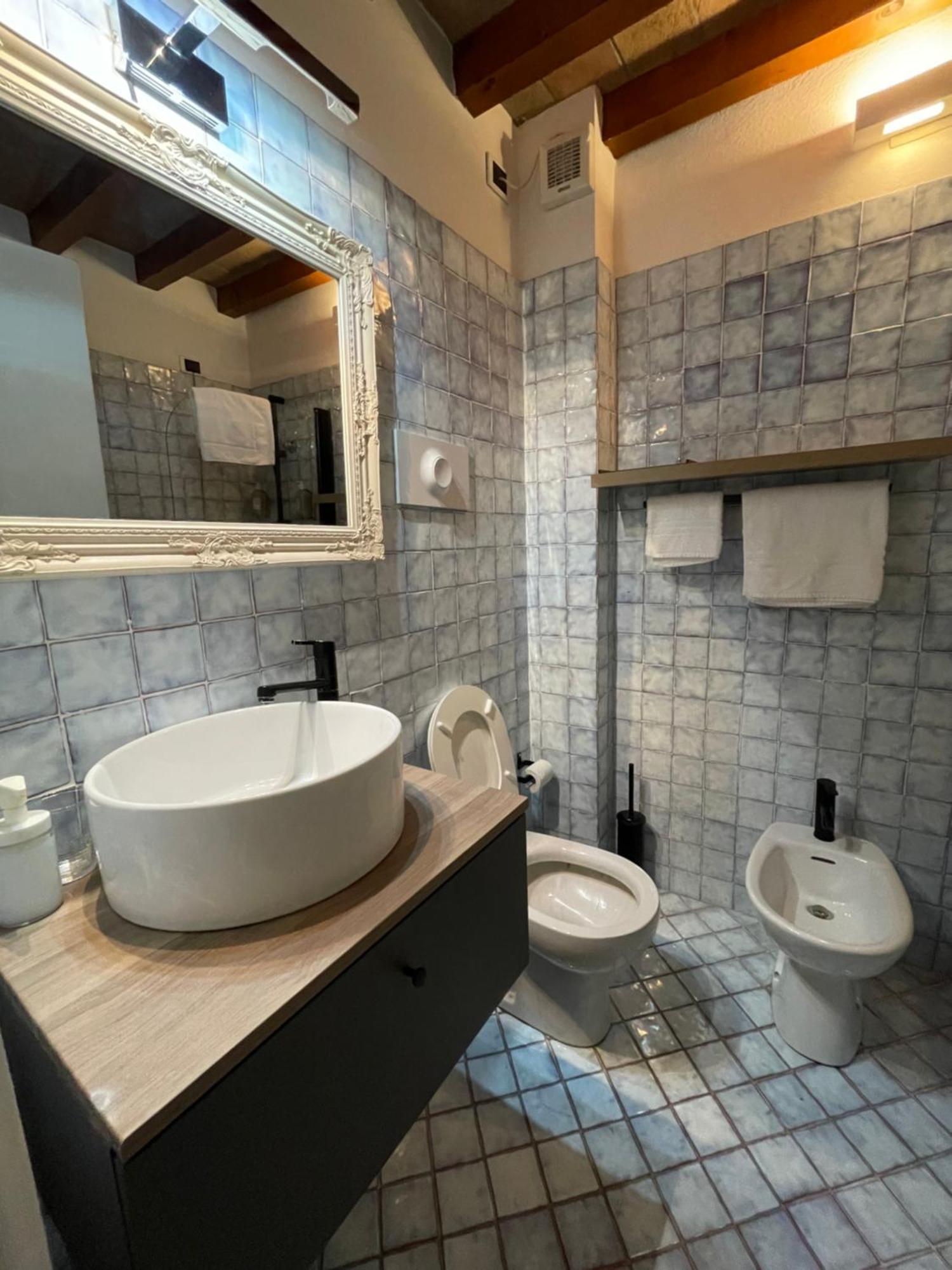 Le Camere Di Bsuites Affittacamere Parma Rum bild
