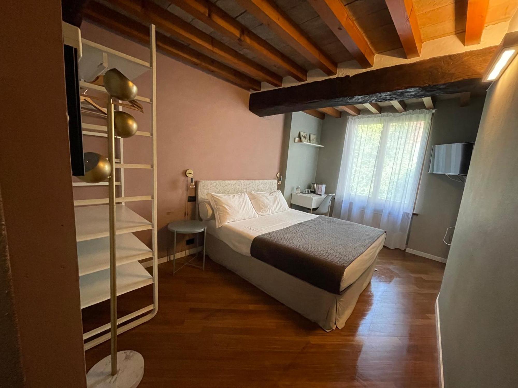 Le Camere Di Bsuites Affittacamere Parma Exteriör bild