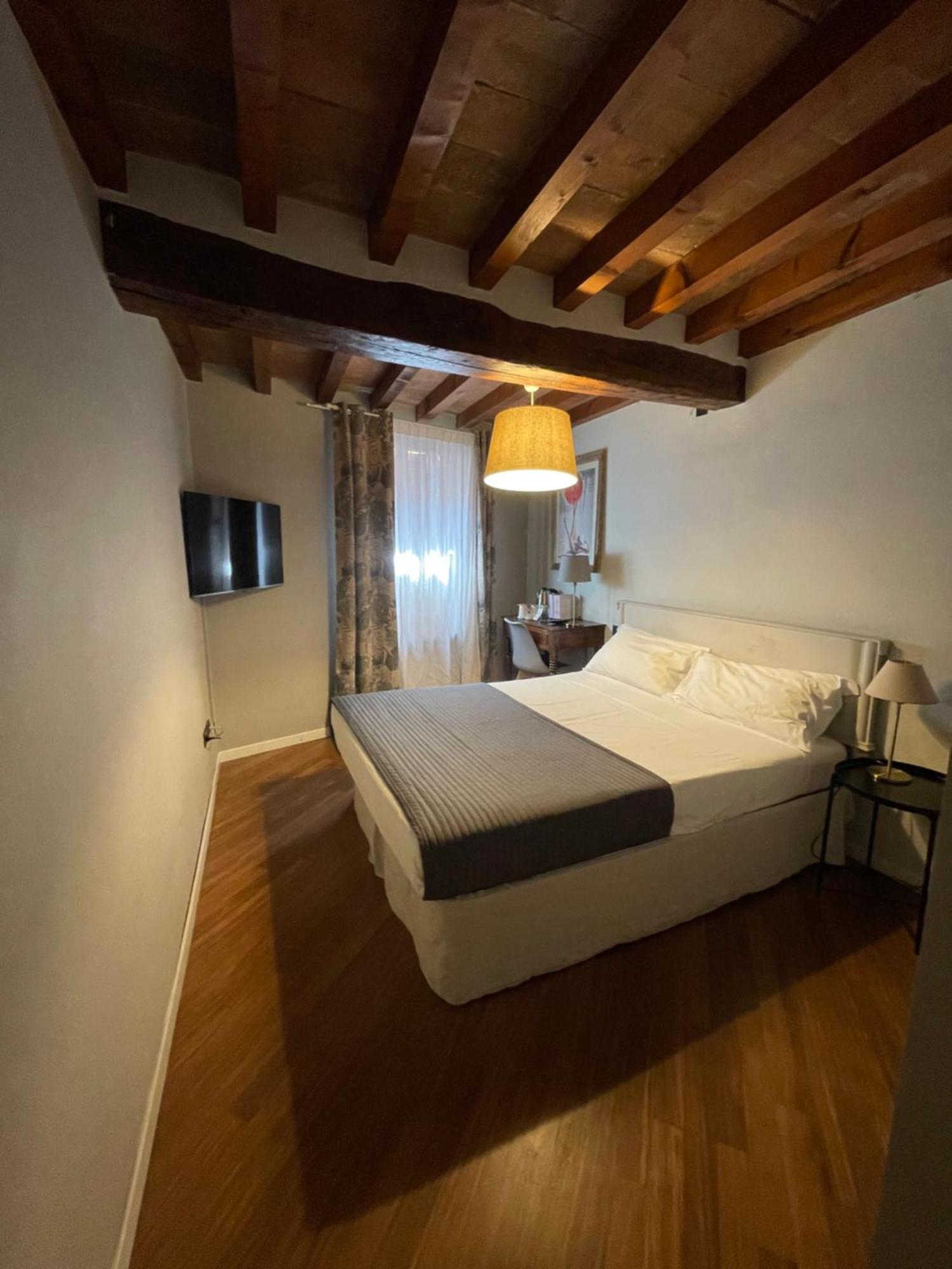 Le Camere Di Bsuites Affittacamere Parma Exteriör bild