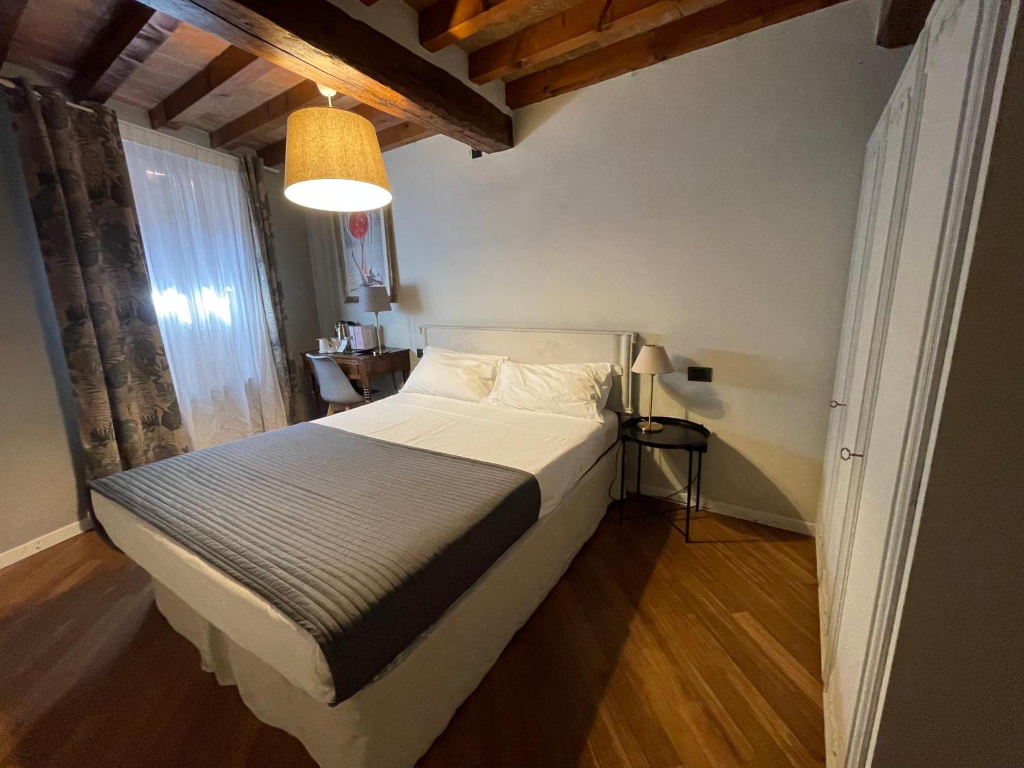 Le Camere Di Bsuites Affittacamere Parma Exteriör bild